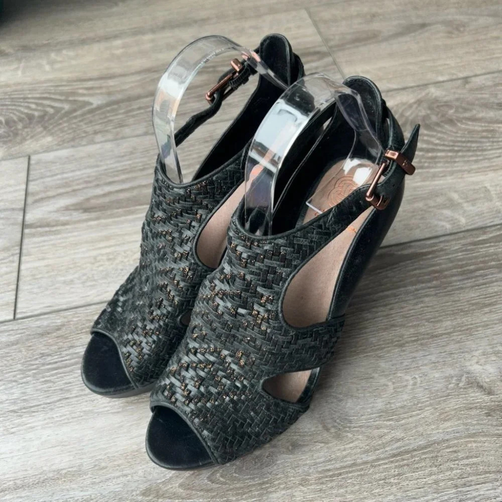 Elliot Lucca Bernadette Woven Leather T-Strap Heels Size 9